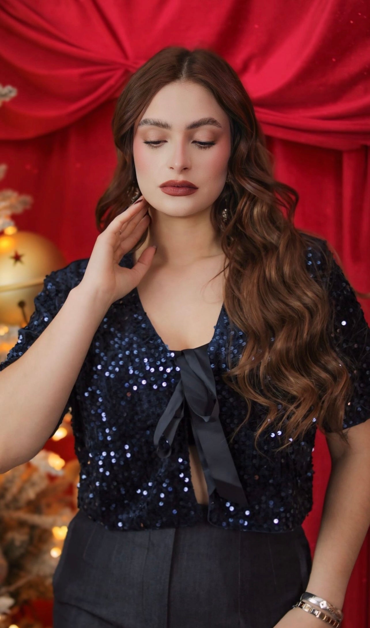 Blusa de Lentejuelas con Moño Frontal