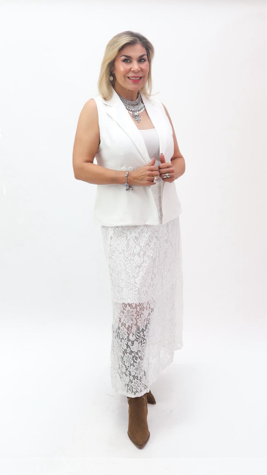 Conjunto de chale y falda de encaje